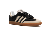 Core Black / Wonder White